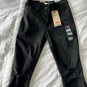 BRAND NEW!! Pair of Levi’s Jeans🤩🛍